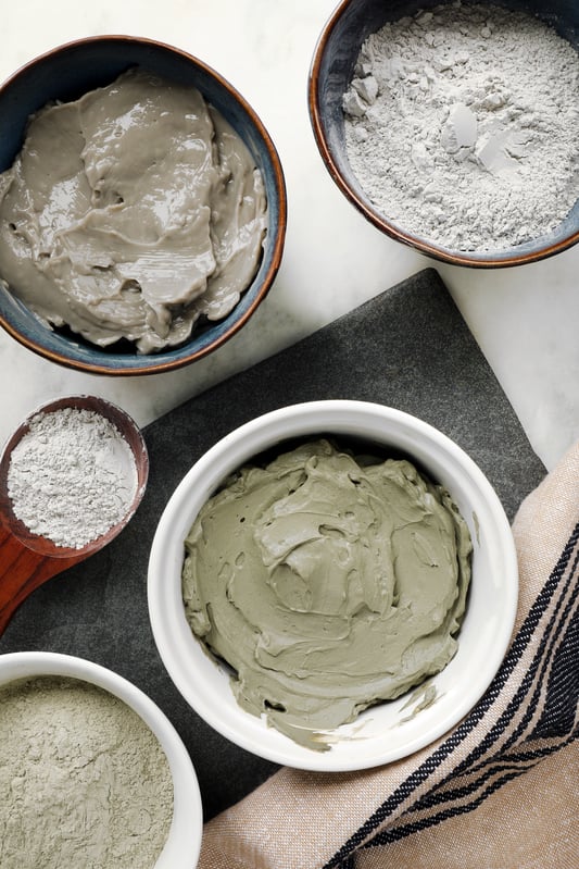 Bowls and spoons with wet and dry bentonite and French green clays.