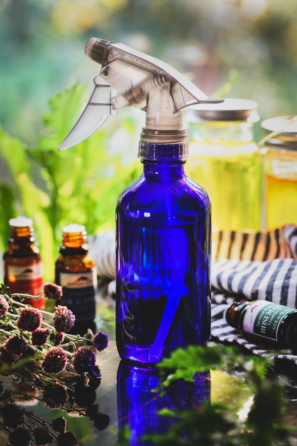 Thieves Essential Oil Blend: The Ultimate Guide to Uses and Benefits