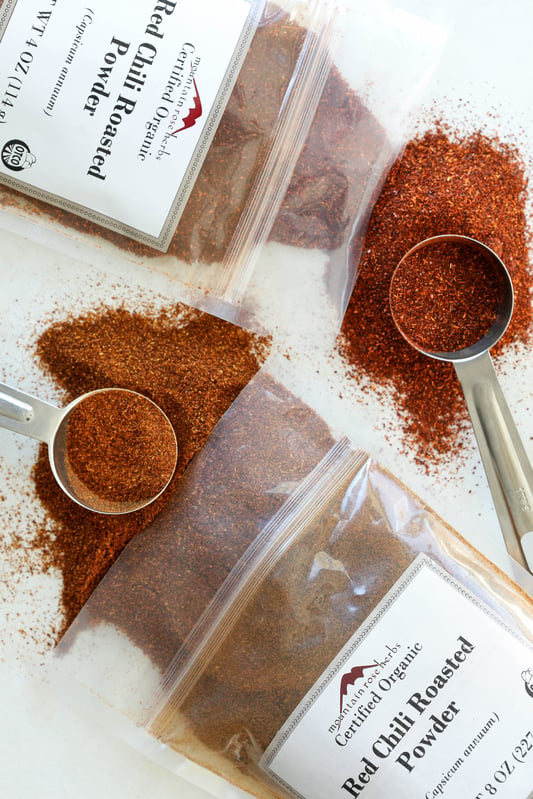 Roasted red chili powder is made of roasted capsicum annuum, and depending on the harvest, powders can range from deep brick red, to light brown. 