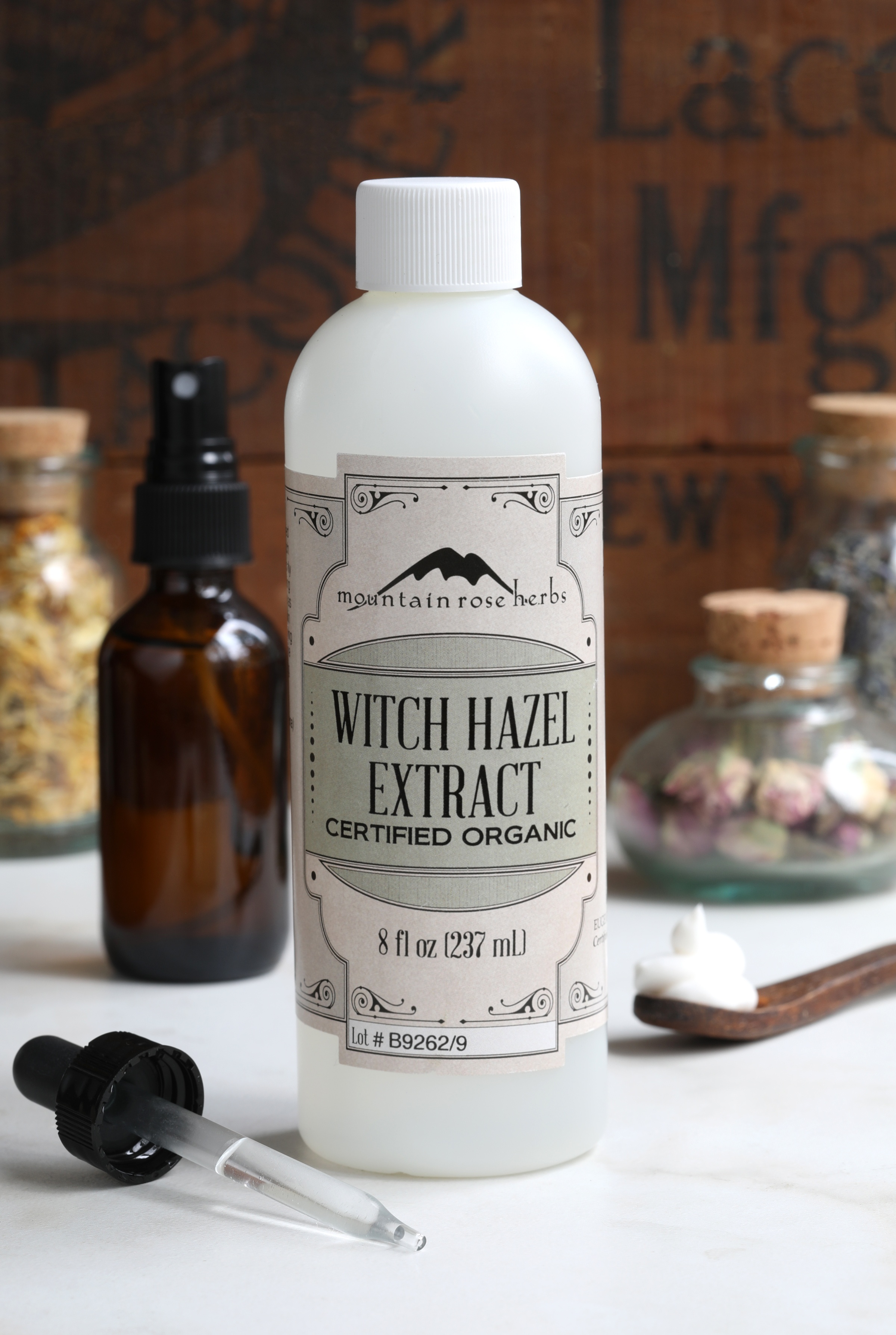 What is Witch Hazel Extract and How to Use It