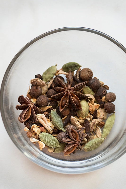 Mulling spices in bowl 