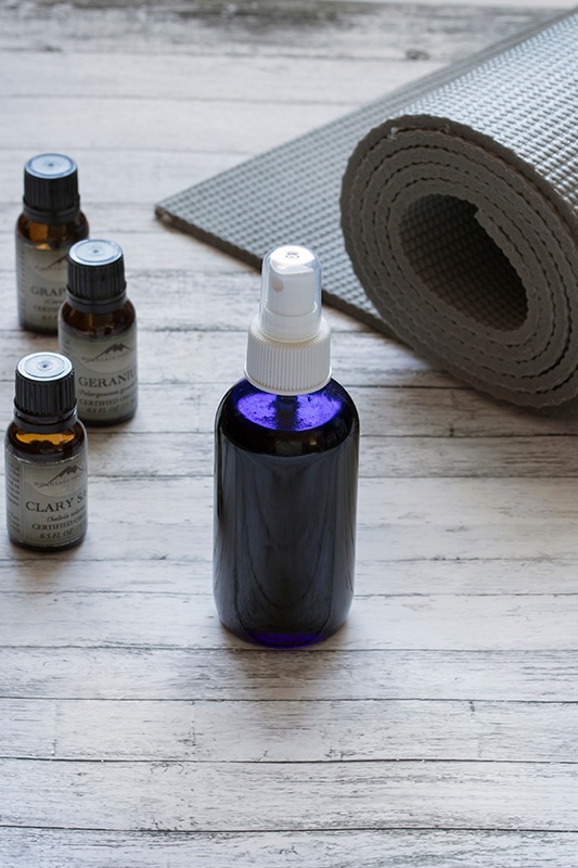 We are obsessed with this DIY yoga mat spray (tip: add your favorite  essential oils), Recipe
