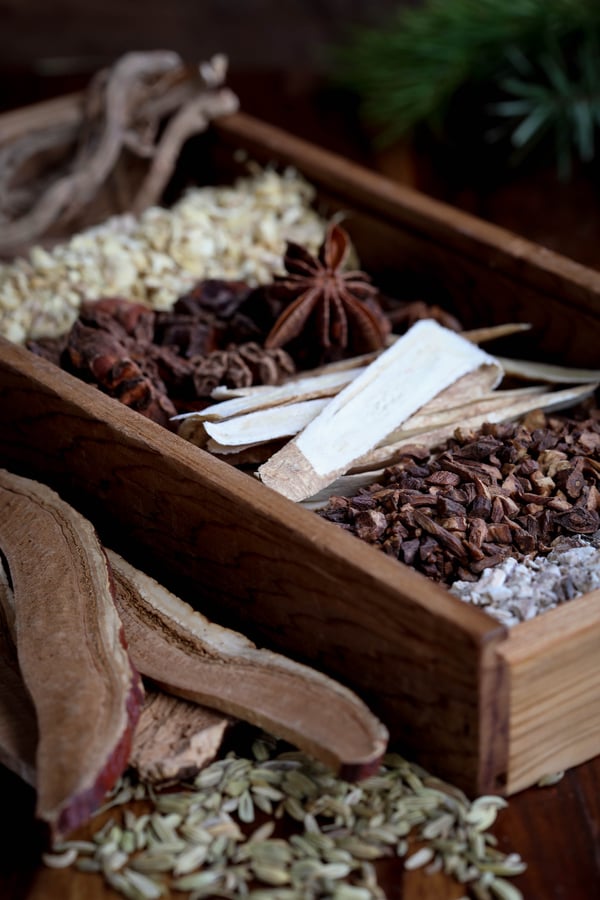 Root beer herbs with astragalus, star anise and reishi