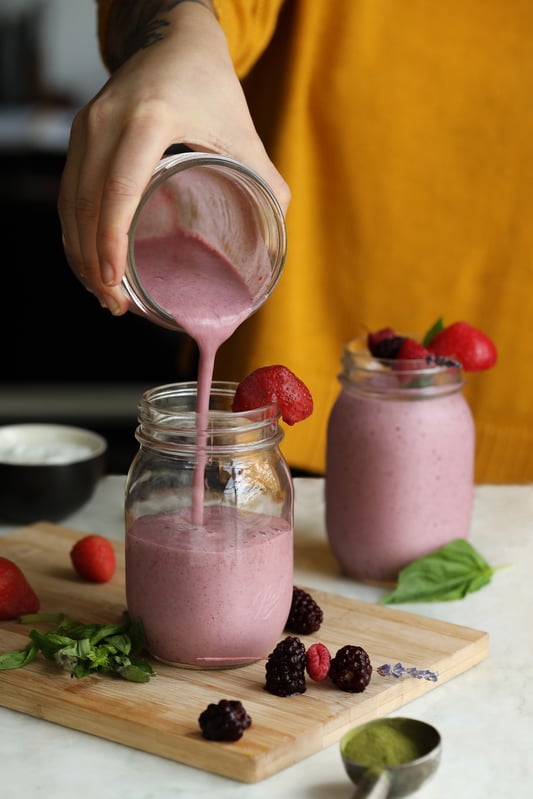 Super smoothies are great for on-the-go meals, and spinach powder can be used to add extra nutrients to your super berry smoothie. Super foods and smoothies go together for a delicious snack or meal replacement.